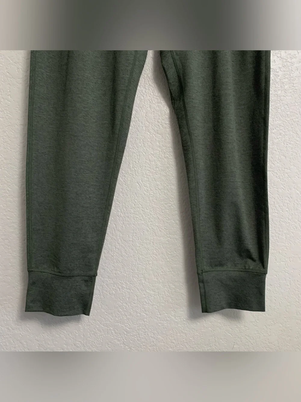 Vuori Sunday Performance Jogger Pants Mens M 28” Drawstring Active Gym V416 - Picture 4 of 9